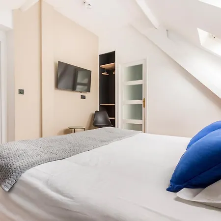 Au Qui Dort - Gounod Hotel *