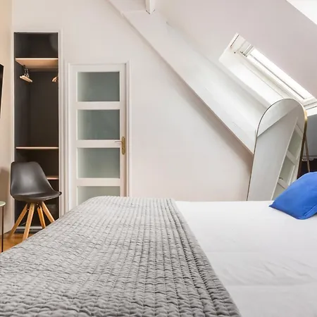 Hotel Au Qui Dort - Gounod *