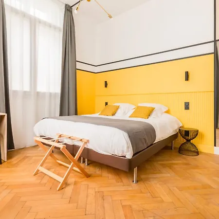 Au Qui Dort - Gounod Hotel *